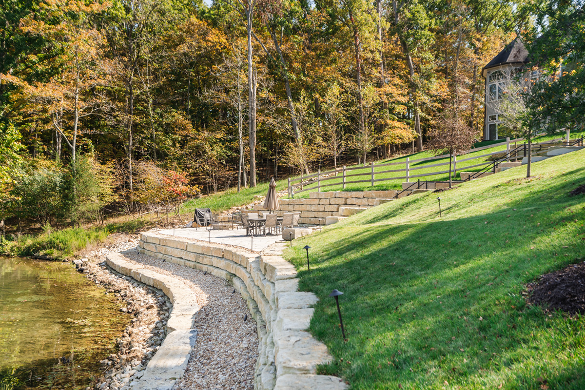 innsbrook retaining wall and pavers